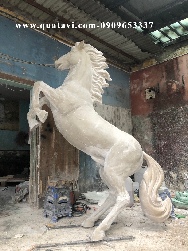 Horse statue, Composite horse statue, Black Composite Vintage Primitive Standing Horse, Horse statue made of a composite material. 